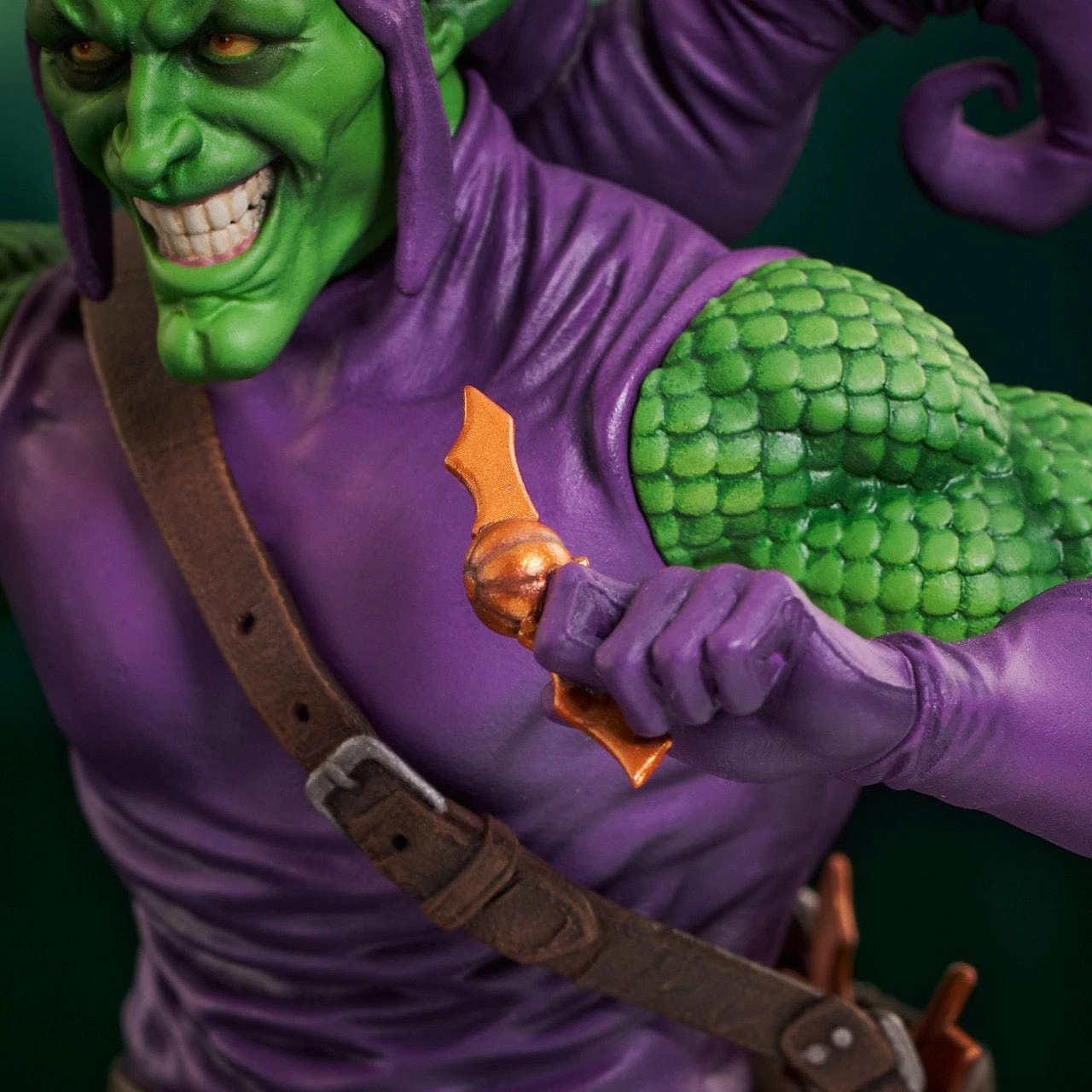 Marvel Comics Green Goblin 1:7 Scale Resin Mini-Bust 14 Marvel Comics Green Goblin 1:7 Scale Resin Mini-Bust - Image 12