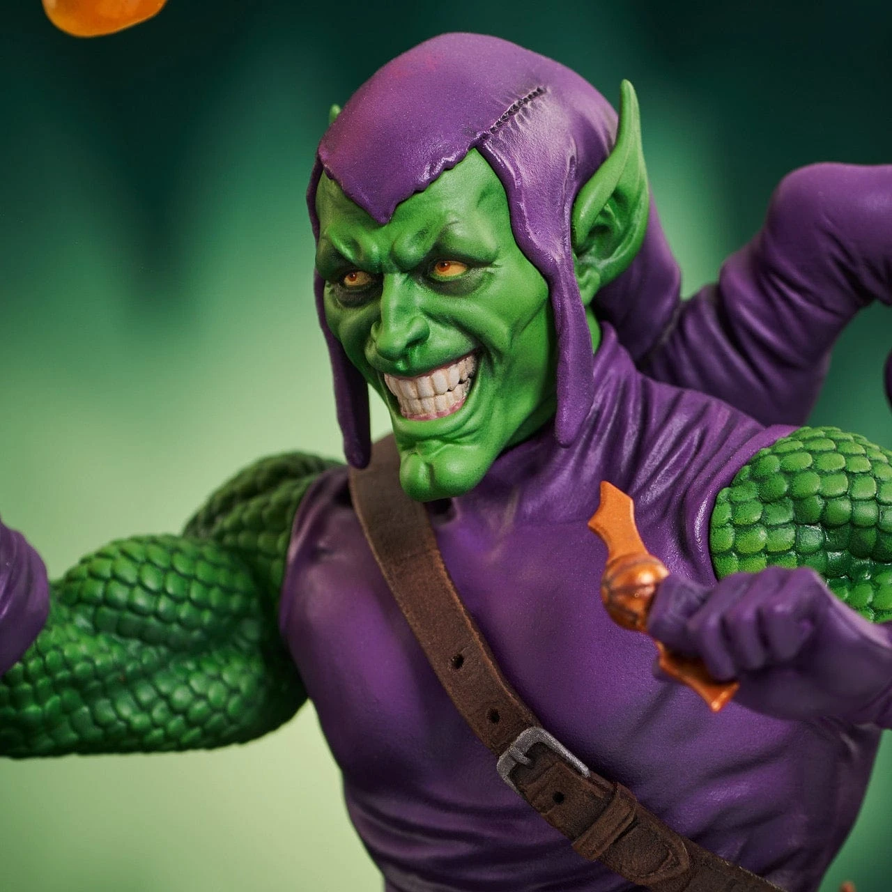 Marvel Comics Green Goblin 1:7 Scale Resin Mini-Bust 9 Marvel Comics Green Goblin 1:7 Scale Resin Mini-Bust - Image 7