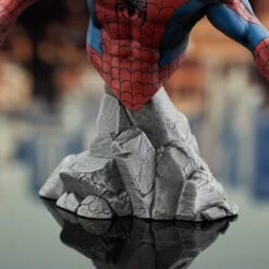 Marvel Comics Spider-Man 1:7 Scale Resin Mini-Bust -Science Fiction Toy Store diamond select toys marvel comics spider man 1 7 scale resin mini bust 30857147613254